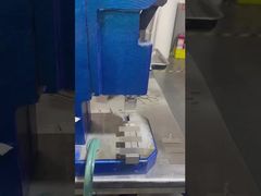 Video sulla piegatura manuale dei terminali della batteria
